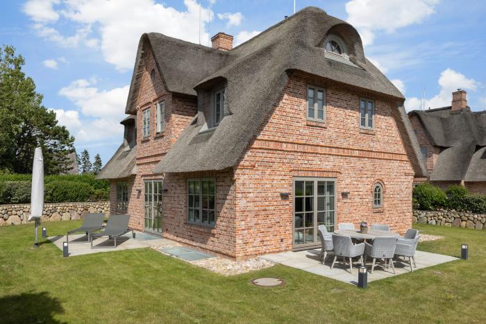 Sylt Reetdachhaus  Spuren im Sand in Braderuper Straße 8, Wenningstedt