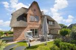 Appartement-Vermietung Bals - Beachmemories - Braderuper Straße 8a | Sylt | Wenningstedt, Reetdachhaus für 6 Personen mit 4 Schlafzimmer, 2 Badezimmer, Gäste WC, ca. 154 m2, Grundstück ca. 0 m2
