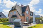 Appartement-Vermietung Bals - Beachhouse - Seestraße 16b | Sylt | Wenningstedt, Reetdachhaus für 6 Personen mit 3 Schlafzimmer, 2 Badezimmer, Gäste WC, ca. 132 m2, Grundstück ca. 0 m2