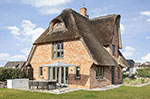 Appartement-Vermietung Bals - Rüm Hart - Horsatal 15b | Sylt | Wenningstedt, Reetdachhaus für 6 Personen mit 3 Schlafzimmer, 3 Badezimmer, Gäste WC, ca. 150 m2, Grundstück ca. 650 m2