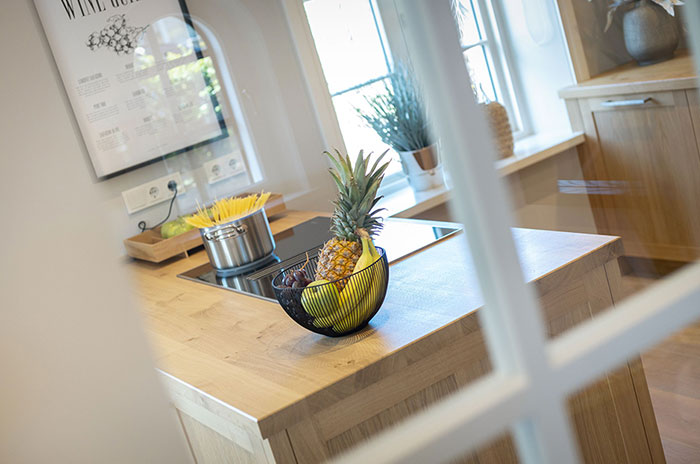 Appartement-Vermietung Bals - Friesenhaus Lorena - Strandstraße 22a | Sylt | Wenningstedt, Reetdachhaus für 7 Personen mit 4 Schlafzimmer, 4 Badezimmer, Gäste WC, ca. 155 m2, Grundstück ca. 0 m2