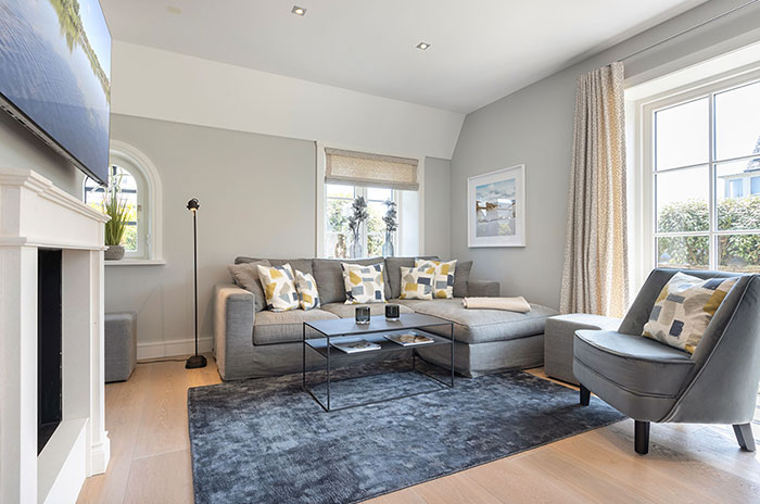 Appartement-Vermietung Bals - Friesenhaus Lorena - Strandstraße 22a | Sylt | Wenningstedt, Reetdachhaus für 7 Personen mit 4 Schlafzimmer, 4 Badezimmer, Gäste WC, ca. 155 m2, Grundstück ca. 0 m2