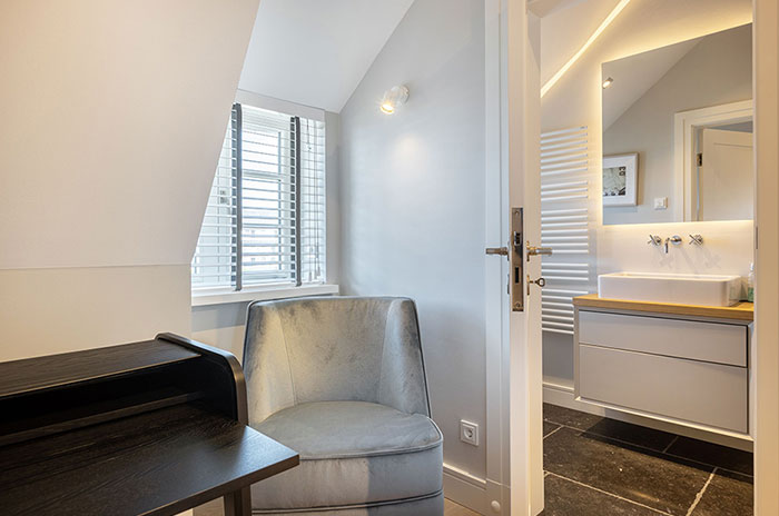 Appartement-Vermietung Bals - Friesenhaus Lorena - Strandstraße 22a | Sylt | Wenningstedt, Reetdachhaus für 7 Personen mit 4 Schlafzimmer, 4 Badezimmer, Gäste WC, ca. 155 m2, Grundstück ca. 0 m2
