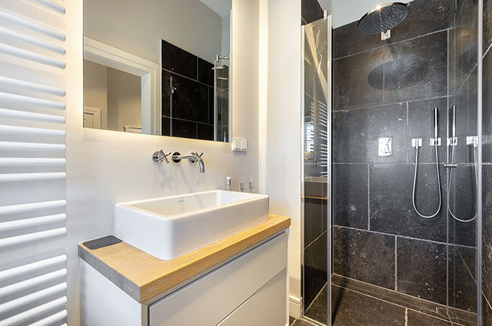 Appartement-Vermietung Bals - Friesenhaus Lorena - Strandstraße 22a | Sylt | Wenningstedt, Reetdachhaus für 7 Personen mit 4 Schlafzimmer, 4 Badezimmer, Gäste WC, ca. 155 m2, Grundstück ca. 0 m2