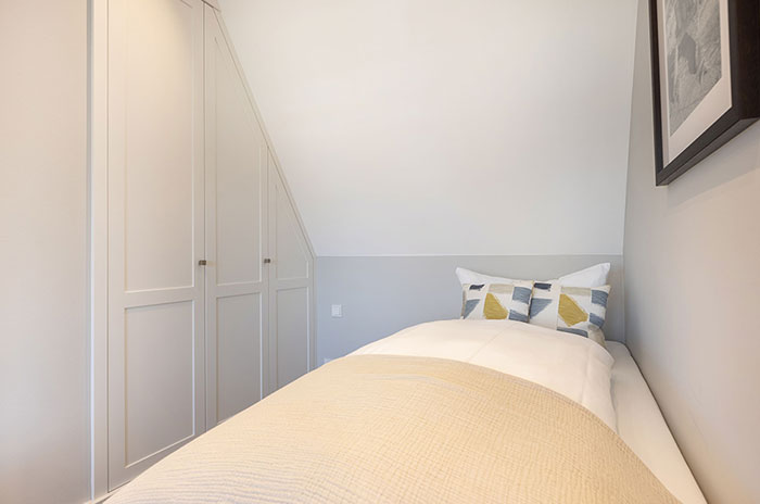 Appartement-Vermietung Bals - Friesenhaus Lorena - Strandstraße 22a | Sylt | Wenningstedt, Reetdachhaus für 7 Personen mit 4 Schlafzimmer, 4 Badezimmer, Gäste WC, ca. 155 m2, Grundstück ca. 0 m2