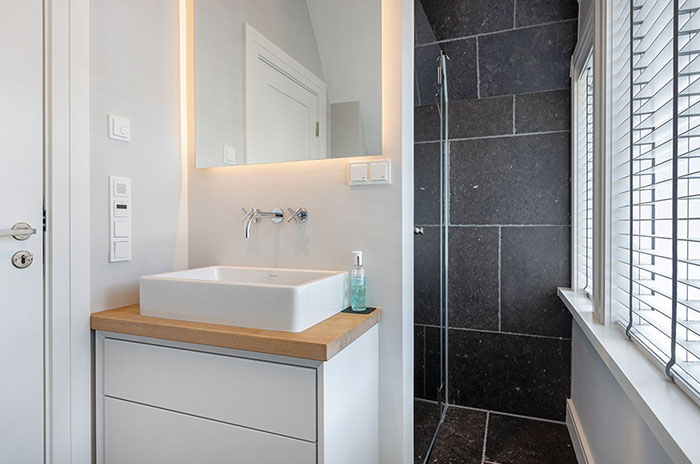 Appartement-Vermietung Bals - Friesenhaus Lorena - Strandstraße 22a | Sylt | Wenningstedt, Reetdachhaus für 7 Personen mit 4 Schlafzimmer, 4 Badezimmer, Gäste WC, ca. 155 m2, Grundstück ca. 0 m2