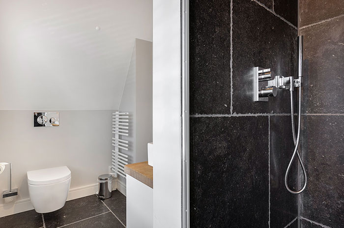 Appartement-Vermietung Bals - Friesenhaus Lorena - Strandstraße 22a | Sylt | Wenningstedt, Reetdachhaus für 7 Personen mit 4 Schlafzimmer, 4 Badezimmer, Gäste WC, ca. 155 m2, Grundstück ca. 0 m2