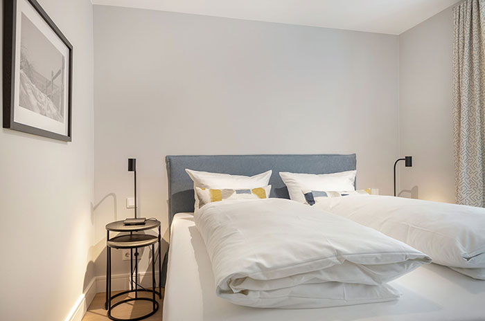 Appartement-Vermietung Bals - Friesenhaus Lorena - Strandstraße 22a | Sylt | Wenningstedt, Reetdachhaus für 7 Personen mit 4 Schlafzimmer, 4 Badezimmer, Gäste WC, ca. 155 m2, Grundstück ca. 0 m2