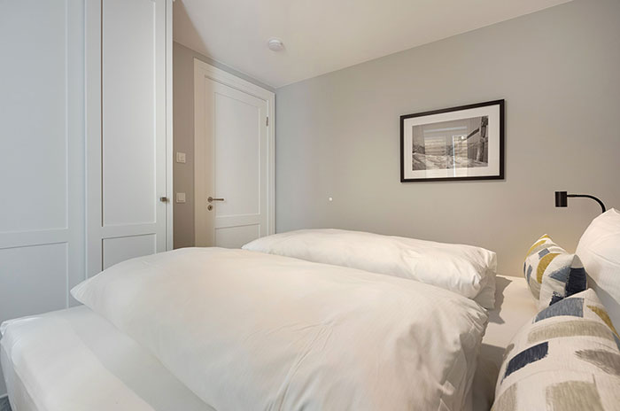 Appartement-Vermietung Bals - Friesenhaus Lorena - Strandstraße 22a | Sylt | Wenningstedt, Reetdachhaus für 7 Personen mit 4 Schlafzimmer, 4 Badezimmer, Gäste WC, ca. 155 m2, Grundstück ca. 0 m2