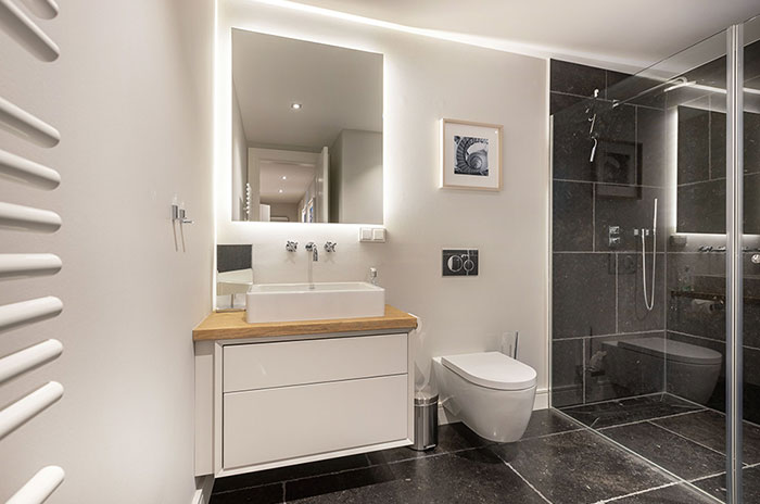 Appartement-Vermietung Bals - Friesenhaus Lorena - Strandstraße 22a | Sylt | Wenningstedt, Reetdachhaus für 7 Personen mit 4 Schlafzimmer, 4 Badezimmer, Gäste WC, ca. 155 m2, Grundstück ca. 0 m2