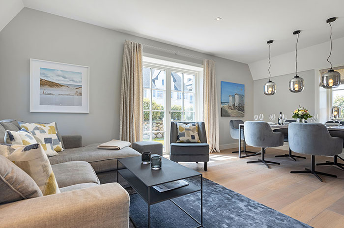 Appartement-Vermietung Bals - Friesenhaus Lorena - Strandstraße 22a | Sylt | Wenningstedt, Reetdachhaus für 7 Personen mit 4 Schlafzimmer, 4 Badezimmer, Gäste WC, ca. 155 m2, Grundstück ca. 0 m2