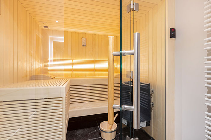 Appartement-Vermietung Bals - Friesenhaus Lorena - Strandstraße 22a | Sylt | Wenningstedt, Reetdachhaus für 7 Personen mit 4 Schlafzimmer, 4 Badezimmer, Gäste WC, ca. 155 m2, Grundstück ca. 0 m2