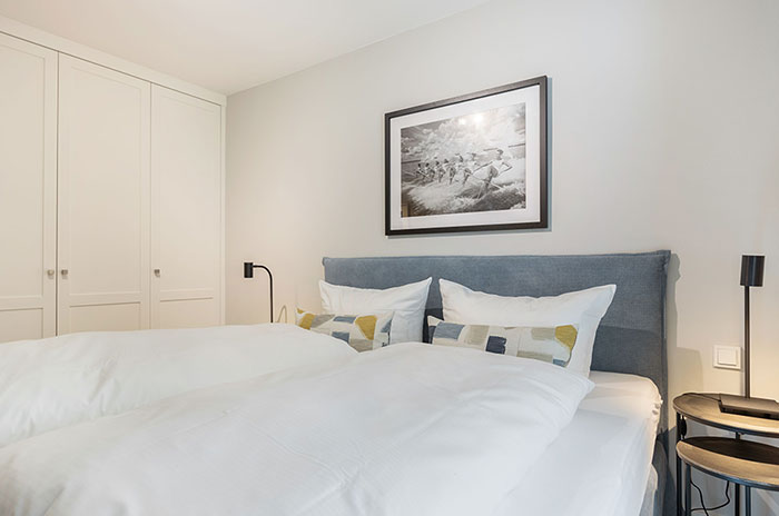 Appartement-Vermietung Bals - Friesenhaus Lorena - Strandstraße 22a | Sylt | Wenningstedt, Reetdachhaus für 7 Personen mit 4 Schlafzimmer, 4 Badezimmer, Gäste WC, ca. 155 m2, Grundstück ca. 0 m2