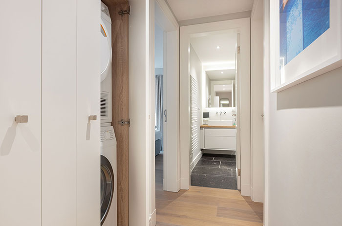 Appartement-Vermietung Bals - Friesenhaus Lorena - Strandstraße 22a | Sylt | Wenningstedt, Reetdachhaus für 7 Personen mit 4 Schlafzimmer, 4 Badezimmer, Gäste WC, ca. 155 m2, Grundstück ca. 0 m2