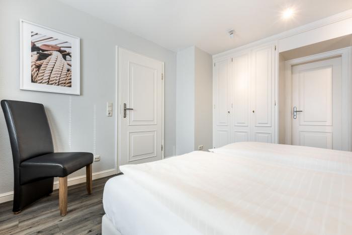 Appartement-Vermietung Bals -  - Am Friedrichshain 14 | Wohnung 1 | Sylt | Westerland, 3-Zimmer-EG-Wohnung für 4 Personen mit 2 Schlafzimmer, 2 Badezimmer, Gäste WC, ca. 100 m2, Grundstück ca. 0 m2