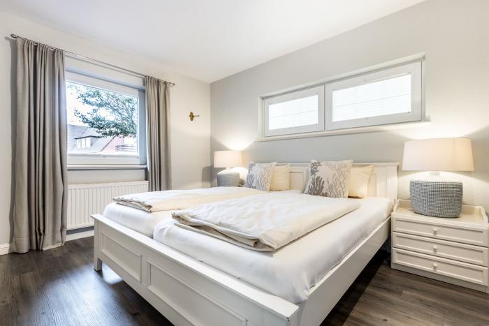 Appartement-Vermietung Bals -  - Am Friedrichshain 14 | Wohnung 1 | Sylt | Westerland, 3-Zimmer-EG-Wohnung für 4 Personen mit 2 Schlafzimmer, 2 Badezimmer, Gäste WC, ca. 100 m2, Grundstück ca. 0 m2