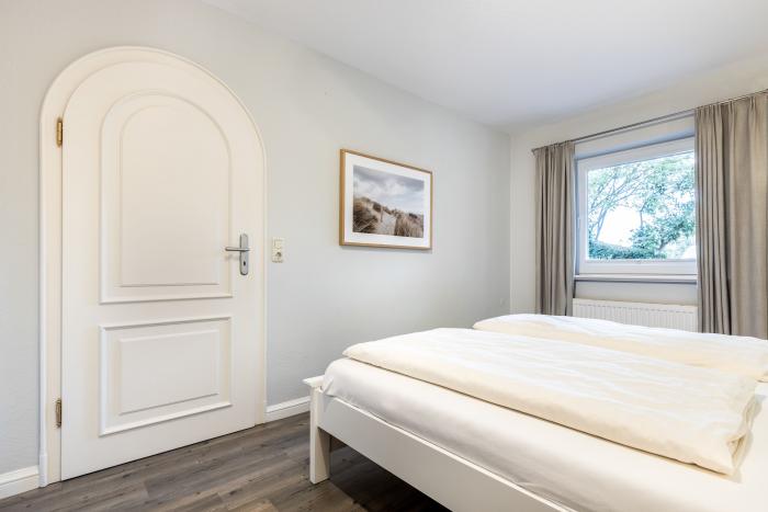 Appartement-Vermietung Bals -  - Am Friedrichshain 14 | Wohnung 1 | Sylt | Westerland, 3-Zimmer-EG-Wohnung für 4 Personen mit 2 Schlafzimmer, 2 Badezimmer, Gäste WC, ca. 100 m2, Grundstück ca. 0 m2