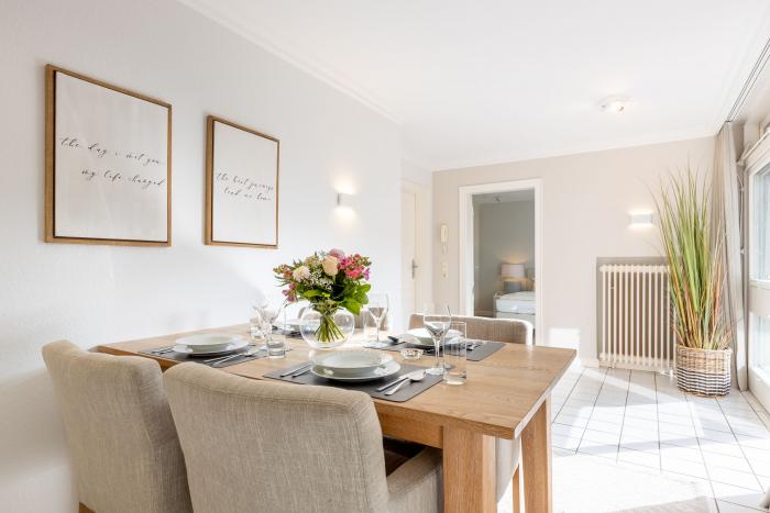 Appartement-Vermietung Bals -  - Am Friedrichshain 14 | Wohnung 1 | Sylt | Westerland, 3-Zimmer-EG-Wohnung für 4 Personen mit 2 Schlafzimmer, 2 Badezimmer, Gäste WC, ca. 100 m2, Grundstück ca. 0 m2