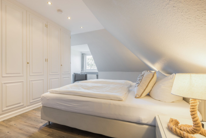 Appartement-Vermietung Bals -  - Am Friedrichshain 14 | Wohnung 2 | Sylt | Westerland, 3-Zimmer-OG-Wohnung für 4 Personen mit 2 Schlafzimmer, 1 Badezimmer, Gäste WC, ca. 90 m2, Grundstück ca. 0 m2