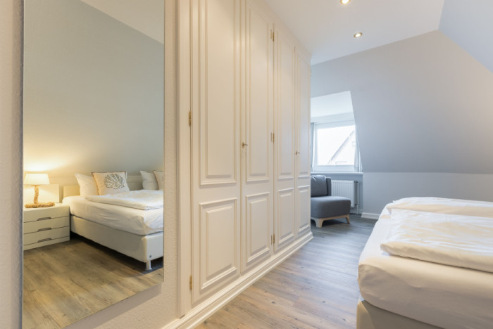 Appartement-Vermietung Bals -  - Am Friedrichshain 14 | Wohnung 2 | Sylt | Westerland, 3-Zimmer-OG-Wohnung für 4 Personen mit 2 Schlafzimmer, 1 Badezimmer, Gäste WC, ca. 90 m2, Grundstück ca. 0 m2