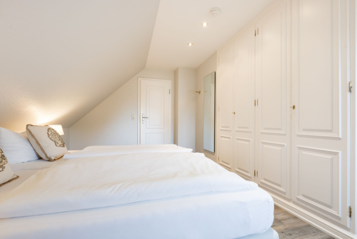 Appartement-Vermietung Bals -  - Am Friedrichshain 14 | Wohnung 2 | Sylt | Westerland, 3-Zimmer-OG-Wohnung für 4 Personen mit 2 Schlafzimmer, 1 Badezimmer, Gäste WC, ca. 90 m2, Grundstück ca. 0 m2