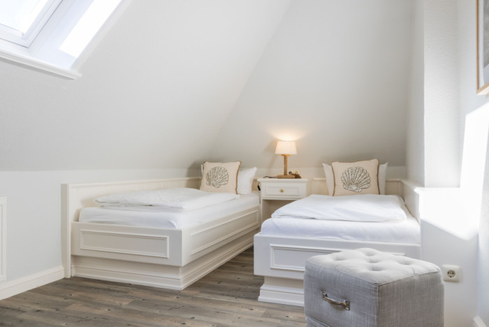 Appartement-Vermietung Bals -  - Am Friedrichshain 14 | Wohnung 2 | Sylt | Westerland, 3-Zimmer-OG-Wohnung für 4 Personen mit 2 Schlafzimmer, 1 Badezimmer, Gäste WC, ca. 90 m2, Grundstück ca. 0 m2