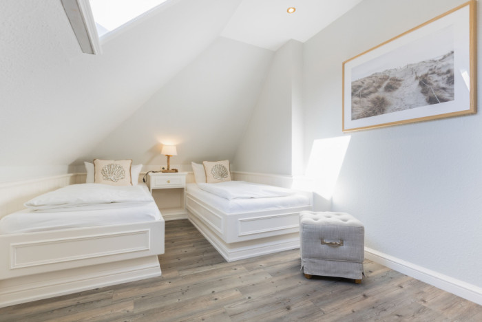 Appartement-Vermietung Bals -  - Am Friedrichshain 14 | Wohnung 2 | Sylt | Westerland, 3-Zimmer-OG-Wohnung für 4 Personen mit 2 Schlafzimmer, 1 Badezimmer, Gäste WC, ca. 90 m2, Grundstück ca. 0 m2