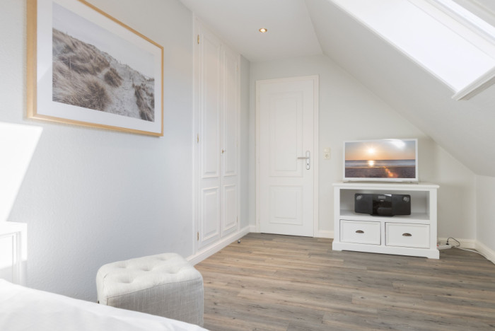 Appartement-Vermietung Bals -  - Am Friedrichshain 14 | Wohnung 2 | Sylt | Westerland, 3-Zimmer-OG-Wohnung für 4 Personen mit 2 Schlafzimmer, 1 Badezimmer, Gäste WC, ca. 90 m2, Grundstück ca. 0 m2