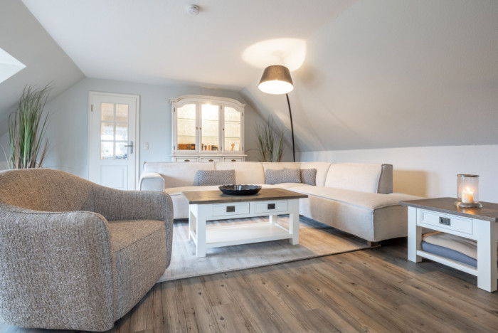 Appartement-Vermietung Bals -  - Am Friedrichshain 14 | Wohnung 2 | Sylt | Westerland, 3-Zimmer-OG-Wohnung für 4 Personen mit 2 Schlafzimmer, 1 Badezimmer, Gäste WC, ca. 90 m2, Grundstück ca. 0 m2