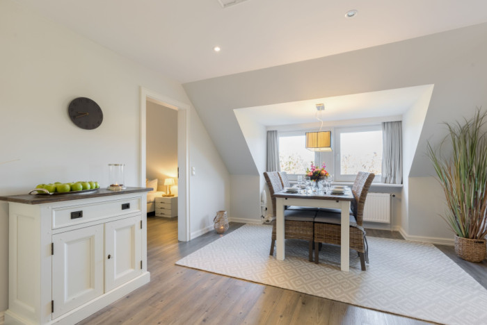 Appartement-Vermietung Bals -  - Am Friedrichshain 14 | Wohnung 2 | Sylt | Westerland, 3-Zimmer-OG-Wohnung für 4 Personen mit 2 Schlafzimmer, 1 Badezimmer, Gäste WC, ca. 90 m2, Grundstück ca. 0 m2