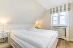 Appartement-Vermietung Bals - Haus Rosengrund - Boy-Truels-Straße 2d | Sylt | Westerland, 3-Zimmer-OG-Wohnung  | Maisonette für 4 Personen mit 2 Schlafzimmer, 1 Badezimmer, ca. 60 m2, Grundstück ca. 0 m2 - Bild-9