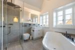 Appartement-Vermietung Bals - Spuren im Sand - Braderuper Straße 8 | Sylt | Wenningstedt, Freistehendes Reetdachhaus für 8 Personen mit 4 Schlafzimmer, 3 Badezimmer, Gäste WC, ca. 240 m2, Grundstück ca. 0 m2 - Bild-31