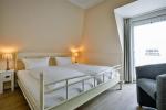 Appartement-Vermietung Bals - Strandhaus Feldlerche - Westerstraße 9 | Wohnung 3 | Sylt | Wenningstedt, 3-Zimmer-OG-Wohnung für 4 Personen mit 2 Schlafzimmer, 2 Badezimmer, ca. 90 m2, Grundstück ca. 0 m2 - Bild-9