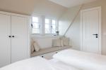 Appartement-Vermietung Bals - Reethüs - Lee - Westerlandstraße 11b | Sylt | Wenningstedt, Reetdachhaus für 4 Personen mit 2 Schlafzimmer, 3 Badezimmer, Gäste WC, ca. 150 m2, Grundstück ca. 0 m2 - Bild-9