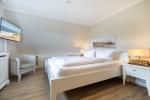 Appartement-Vermietung Bals - Landhaus Süderhof - Keitumer Süderstraße 6 | Wohnung 20 | Sylt | Keitum, 3-Zimmer-OG-Wohnung unter Reet  | Maisonette für 4 Personen mit 2 Schlafzimmer, 1 Badezimmer, ca. 75 m2, Grundstück ca. 0 m2 - Bild-13